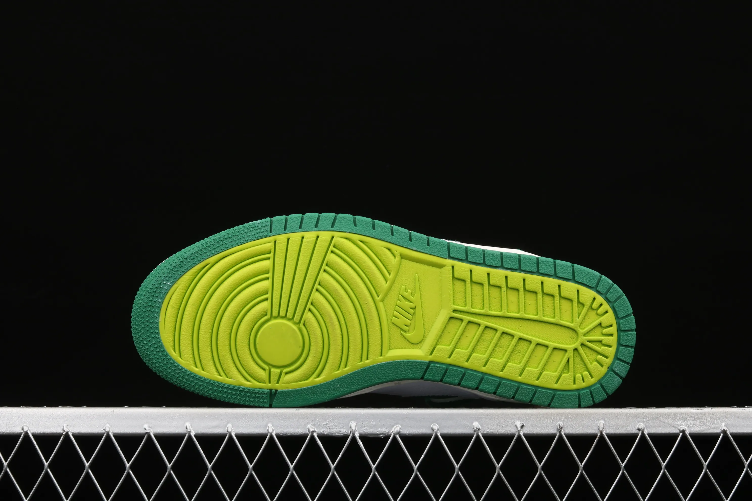 All categories Air Jordan Jordan series basketball shoes Air Jordan 1 High Z version Air Jordan 1 Zoom CMFT "Stadium Green" AJ1 Joe 1 white and green stitching CT0978-300